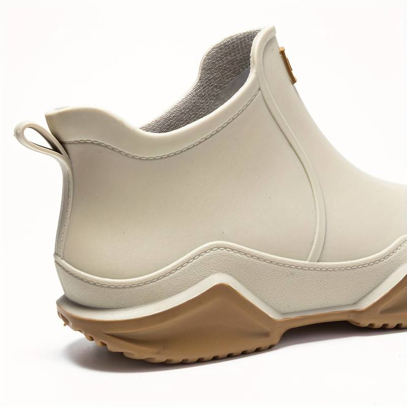 Thea - Modern rubber boot